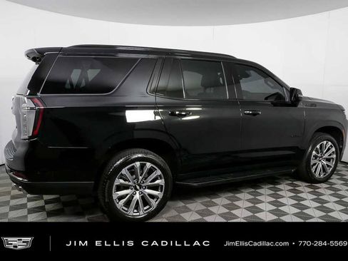 Used 2025 Chevrolet Tahoe High Country RWD image 2
