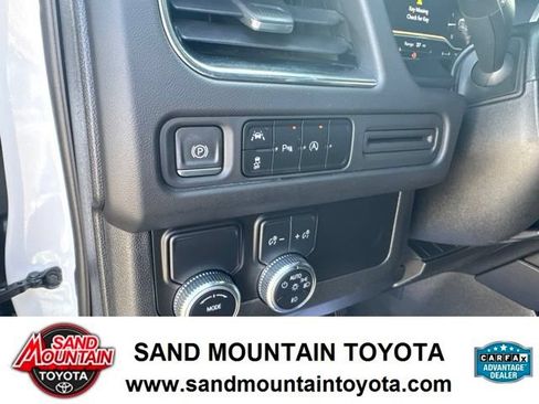 Used 2023 GMC Yukon SLT RWD image 17