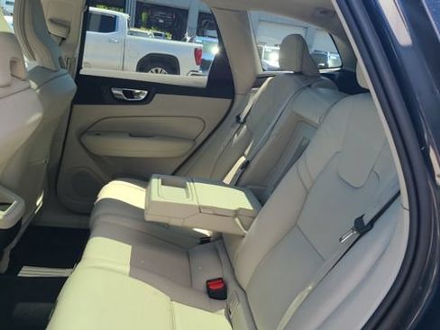 Used 2021 Volvo XC60 T6 Momentum w/ Protection Package Premier AWD/4WD image 23