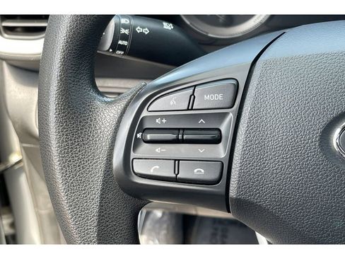 Used 2021 Hyundai Venue SE FWD image 33