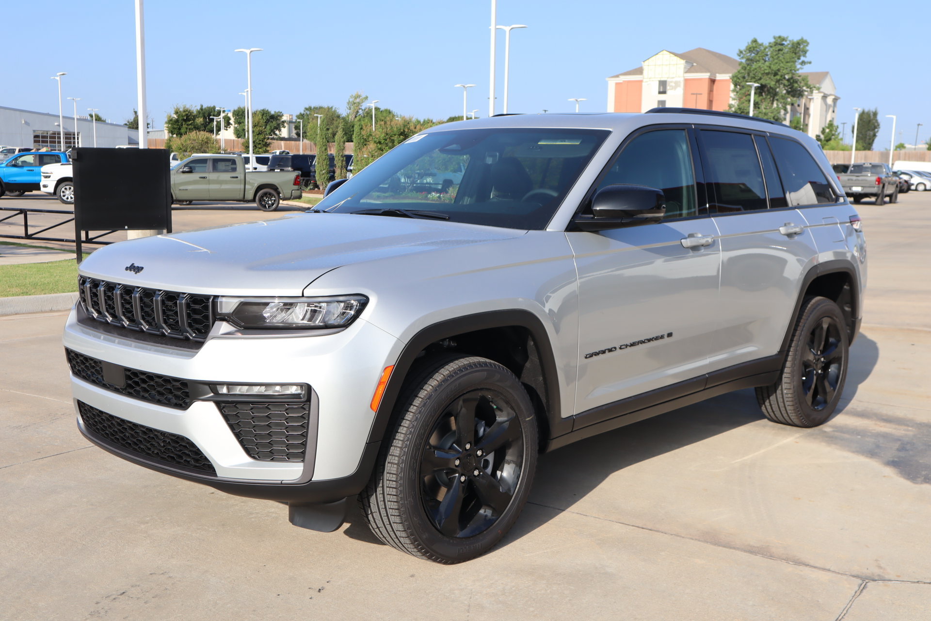 New 2026 Jeep Grand Cherokee Limited w/ Limited Altitude Package AWD/4WD image 11