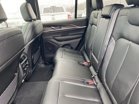 New 2025 Jeep Grand Cherokee Limited image 15