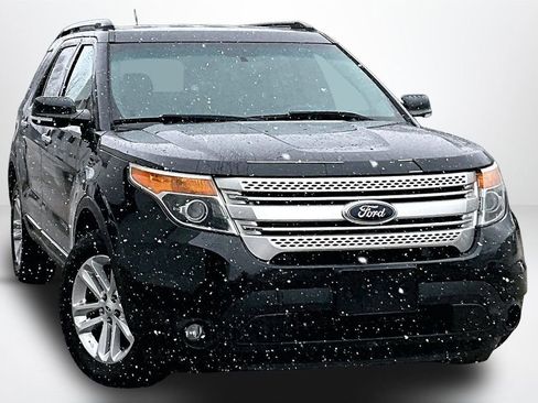 Used 2014 Ford Explorer XLT w/ Equipment Group 202A image 3