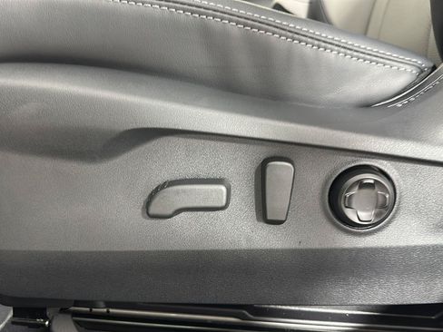Certified 2025 Subaru Outback Limited AWD/4WD image 6