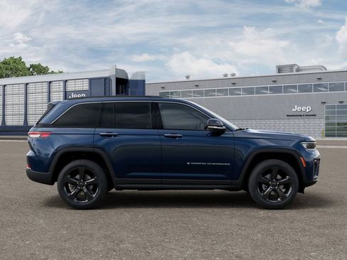 New 2026 Jeep Grand Cherokee Limited w/ Limited Altitude Package AWD/4WD image 21