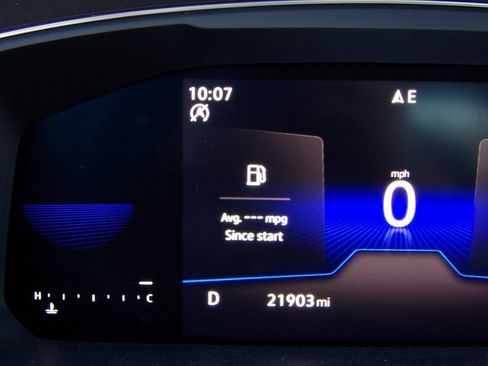 Used 2022 Volkswagen Tiguan SE image 3