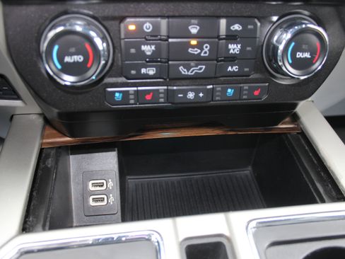 Used 2020 Ford F150 Lariat image 38