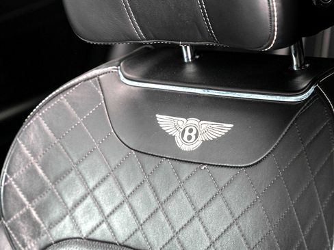 Used 2017 Bentley Bentayga image 22