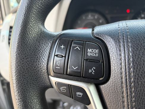 Used 2015 Toyota Sienna LE FWD image 14