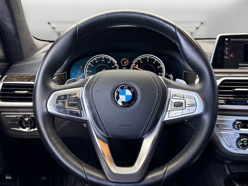 Used 2018 BMW 750i RWD image 12