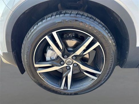 Used 2021 Volvo XC40 T5 R-Design AWD/4WD image 24