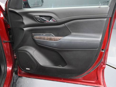 Used 2023 GMC Acadia Denali w/ Denali Technology Package image 9