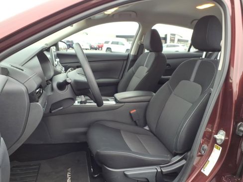 Used 2025 Nissan Sentra SV image 18