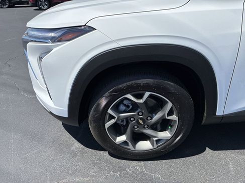 New 2026 Chevrolet Trax LT w/ Driver Confidence Package FWD image 10