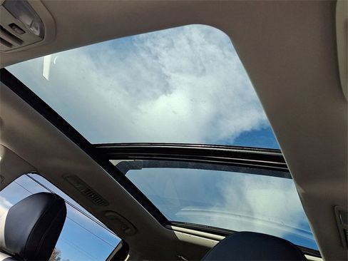 Used 2022 Subaru Ascent Limited w/ Technology Package image 17