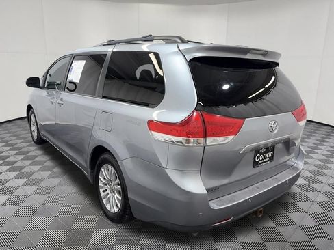 Used 2011 Toyota Sienna XLE w/ XLE Navigation Pkg FWD image 5