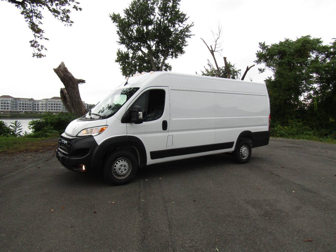 Used 2025 RAM ProMaster 3500 w/ Convenience Group FWD image 2