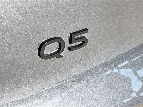 Used 2025 Audi Q5 Premium w/ Convenience Package image 29