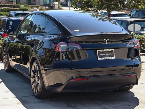 Used 2025 Tesla Model Y Performance AWD/4WD image 4