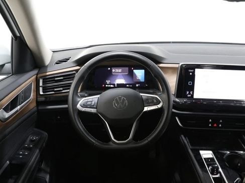 Used 2025 Volkswagen Atlas SE AWD/4WD image 13