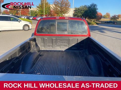 Used 2015 Nissan Frontier SV image 7