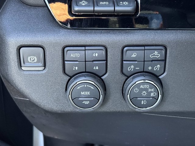 Used 2025 Chevrolet Silverado 1500 High Country AWD/4WD image 31