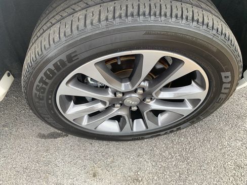 Used 2018 Jeep Grand Cherokee Overland image 8