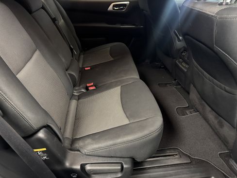 Used 2017 Nissan Pathfinder SV w/ SV Cold Weather Package image 16