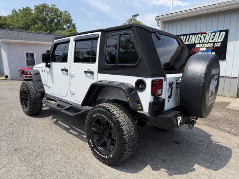 Used 2015 Jeep Wrangler Unlimited Sahara w/ Connectivity Group AWD/4WD image 6