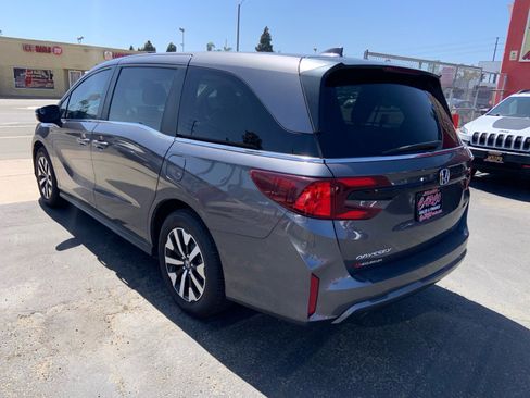 Used 2025 Honda Odyssey EX-L image 4