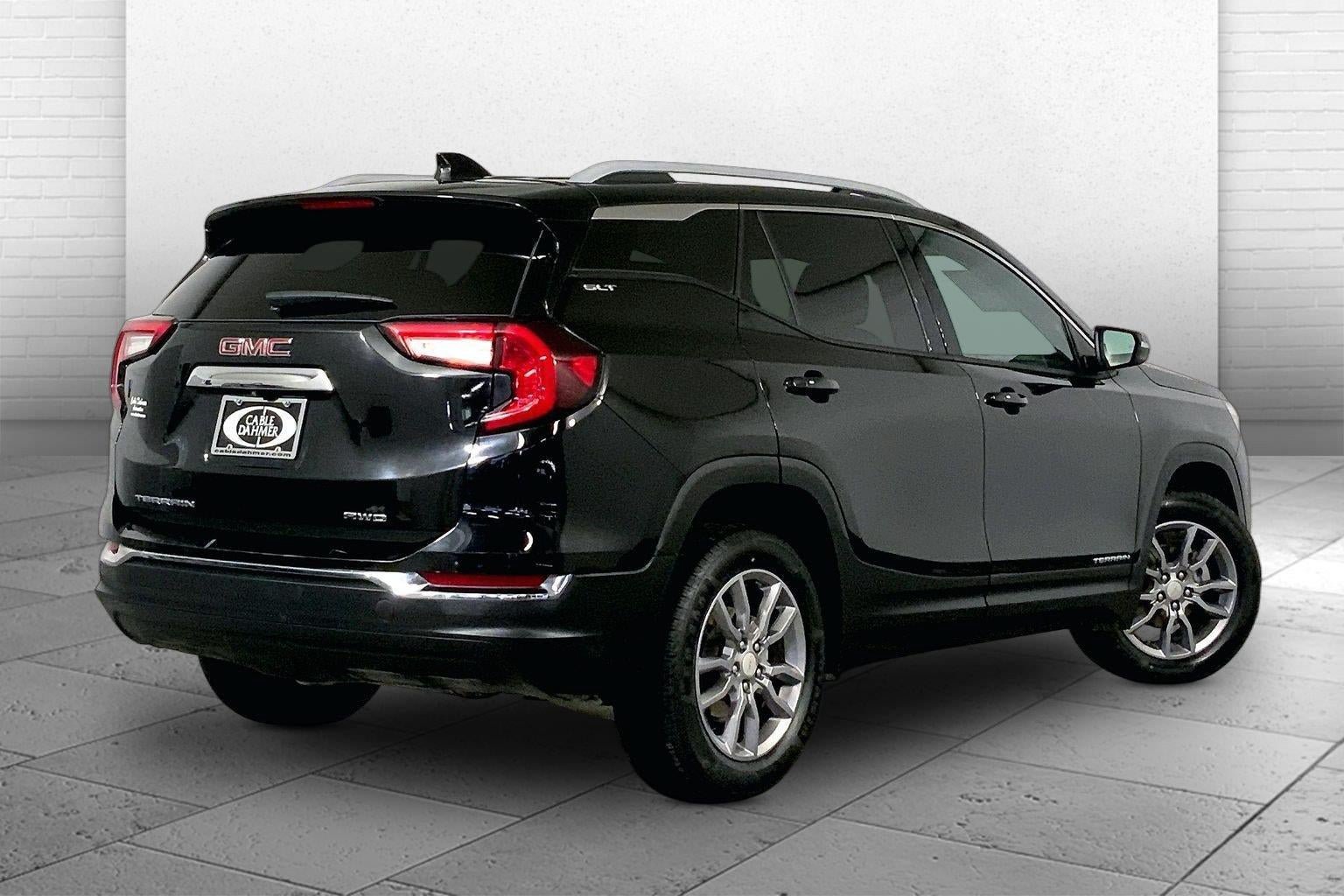 Used 2024 GMC Terrain SLT AWD/4WD image 13