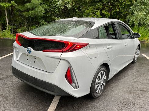 Used 2021 Toyota Prius Prime LE FWD image 5