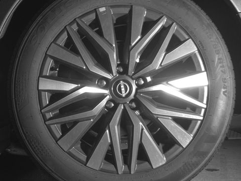 Used 2025 Nissan Altima 2.5 SV FWD image 14