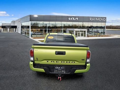 Used 2023 Toyota Tacoma TRD Off-Road w/ TRD Premium Off Road Package AWD/4WD image 4