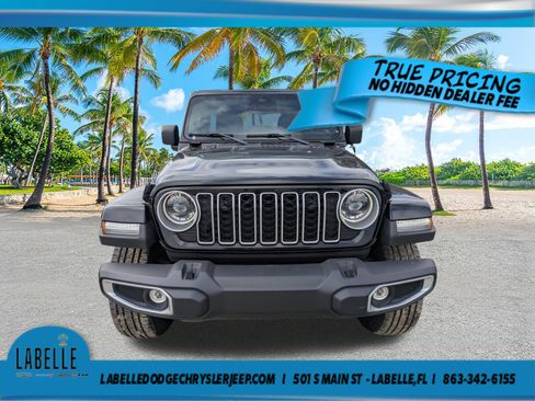 Used 2025 Jeep Wrangler Unlimited Sahara w/ Safety Group AWD/4WD image 9