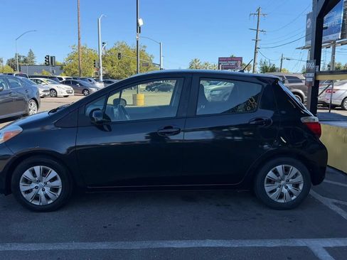 Used 2012 Toyota Yaris L FWD image 4