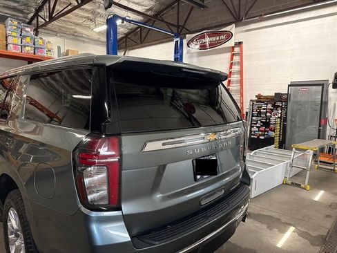 Used 2023 Chevrolet Suburban Premier image 5