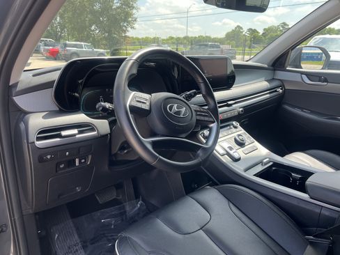 Used 2025 Hyundai Palisade SEL FWD image 13