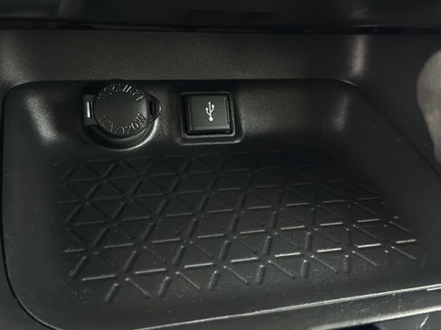 Used 2021 Toyota RAV4 LE AWD/4WD image 25