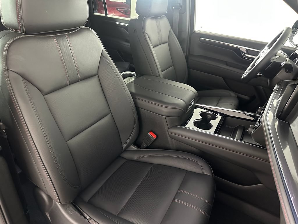 Used 2026 Chevrolet Suburban RST w/ Comfort Package AWD/4WD image 32