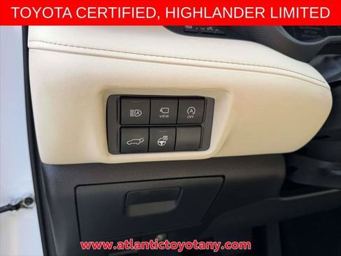 Certified 2024 Toyota Highlander Limited AWD/4WD image 22