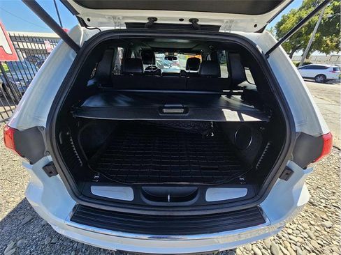 Used 2015 Jeep Grand Cherokee Overland image 24