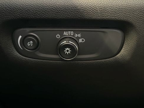 Used 2023 Chevrolet Traverse LT FWD image 44