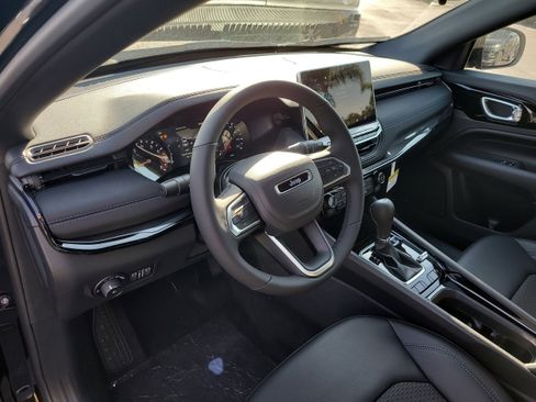 New 2026 Jeep Compass Latitude image 14