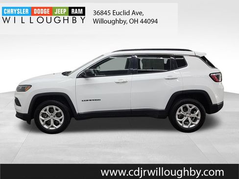 Used 2024 Jeep Compass Latitude AWD/4WD image 5