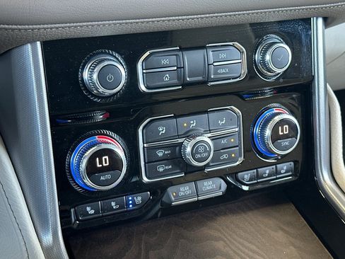 Used 2024 GMC Yukon XL Denali AWD/4WD image 21