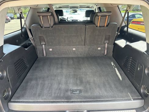Used 2018 Chevrolet Suburban LT AWD/4WD image 7