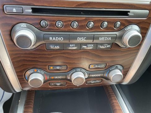 Used 2018 Nissan Pathfinder Platinum FWD image 28