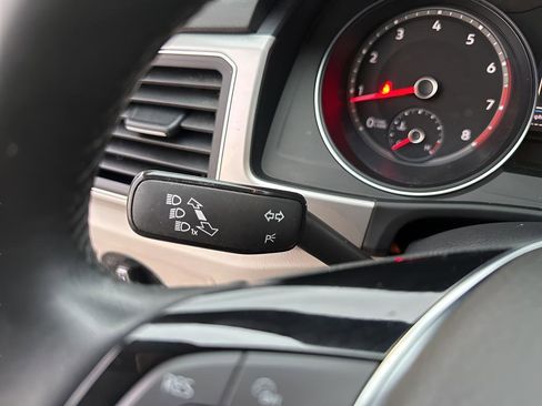 Used 2019 Volkswagen Atlas SE image 32