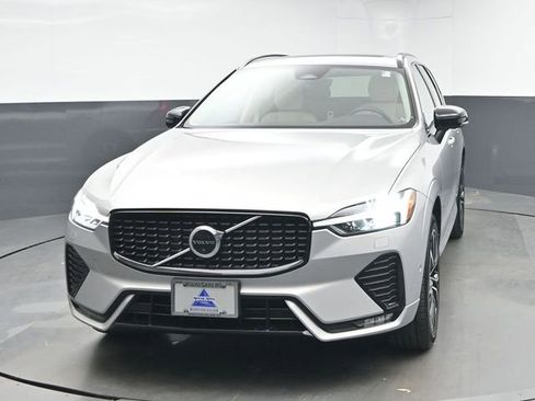 Used 2023 Volvo XC60 B5 Plus w/ Protection Package Premier image 3